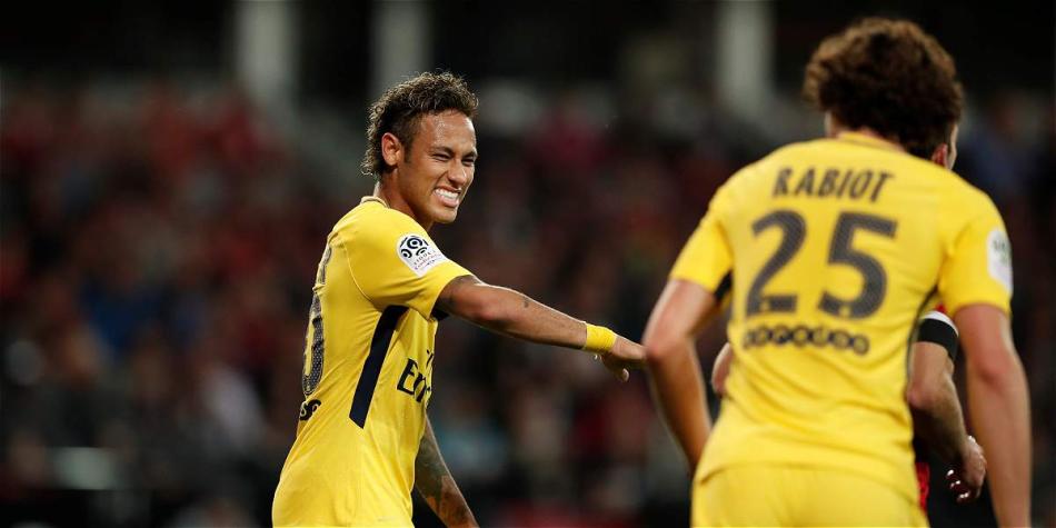 Neymar debutó con la camiseta del PSG.