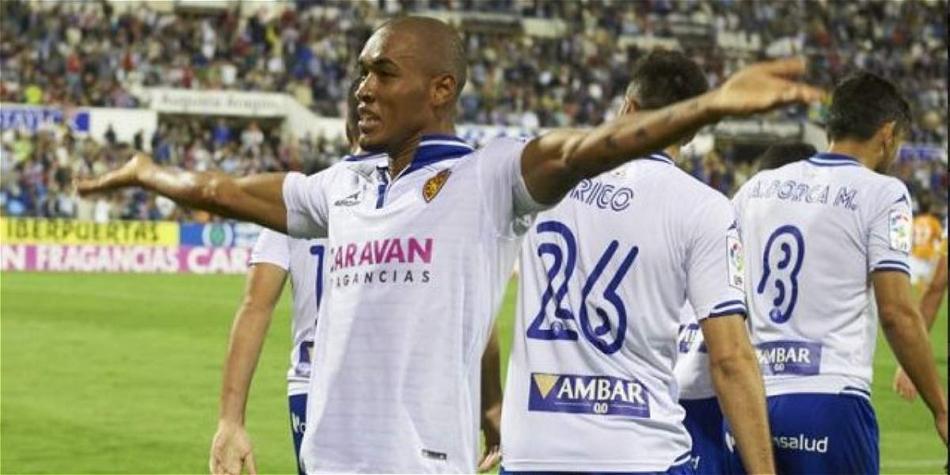 Fredy Hinestroza (17), volante colombiano de Real Zaragoza, de España.