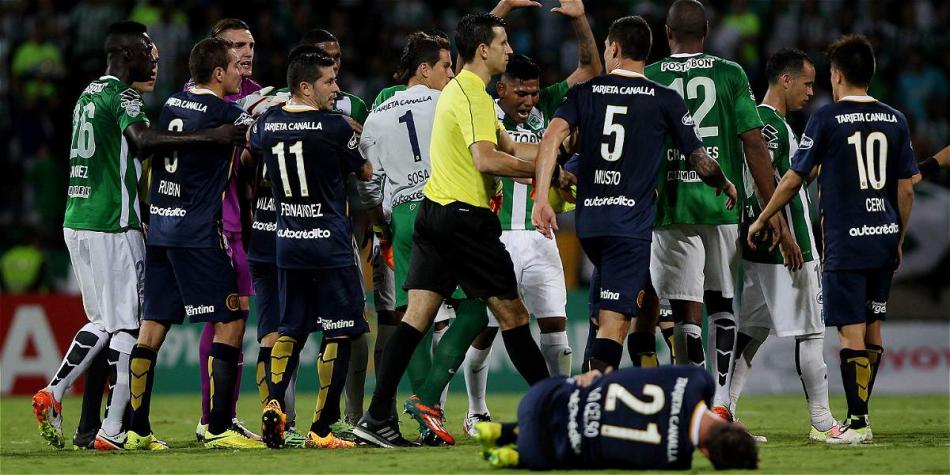 Al final el juego estuvo marcado por un agresiones y expulsiones.