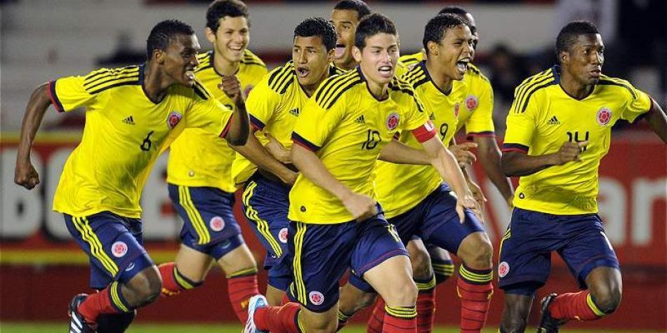 James y compa&ntilde;&iacute;a festejan el t&iacute;tulo de la Selecci&oacute;n Colombia en el torneo de Toulon, en 2011.