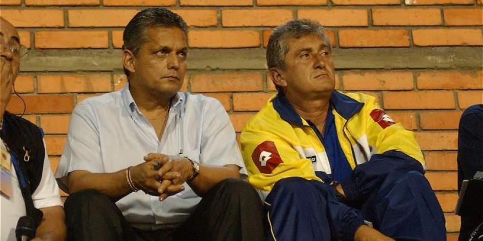 Reinaldo Rueda, quien era DT de la selecci&oacute;n Colombia de mayores, junto a Eduardo Lara, DT de la selecci&oacute;n Colombia Sub-20 en el a&ntilde;o 2005.