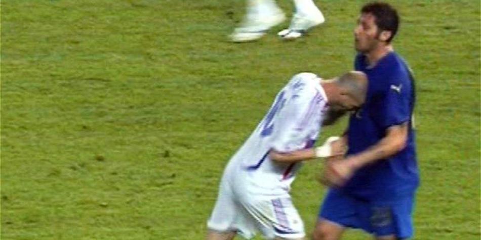 Uno de los hechos que marc&oacute; el retiro de Zidane como jugador fue este cabezazo que le propin&oacute; a Marco Materazzi en la final del Mundial de Alemania.