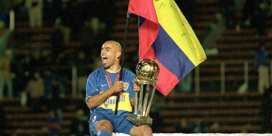 S&iacute;mbolo de entrega y coraz&oacute;n del mediocampo 'xeneize', Mauricio el 'Chicho' Serna, logr&oacute; seis t&iacute;tulos: tres Ligas, dos Copas Libertadores y una Copa Intercontinental.