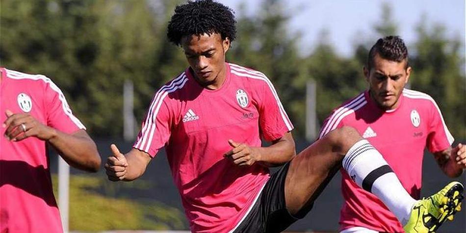 Juan Guillermo Cuadrado en su primer entrenamiento con Juventus, de Italia.