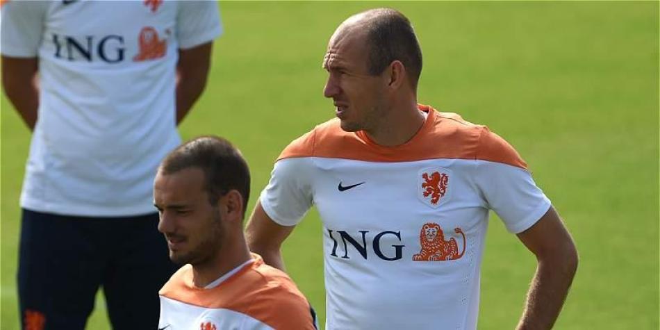 Arjen Robben (der.) y Sneijder, sin duda dos grandes ausentes de la 'euro', ya que su selecci&oacute;n (Holanda) sorprendi&oacute; a todos al no clasificarse.