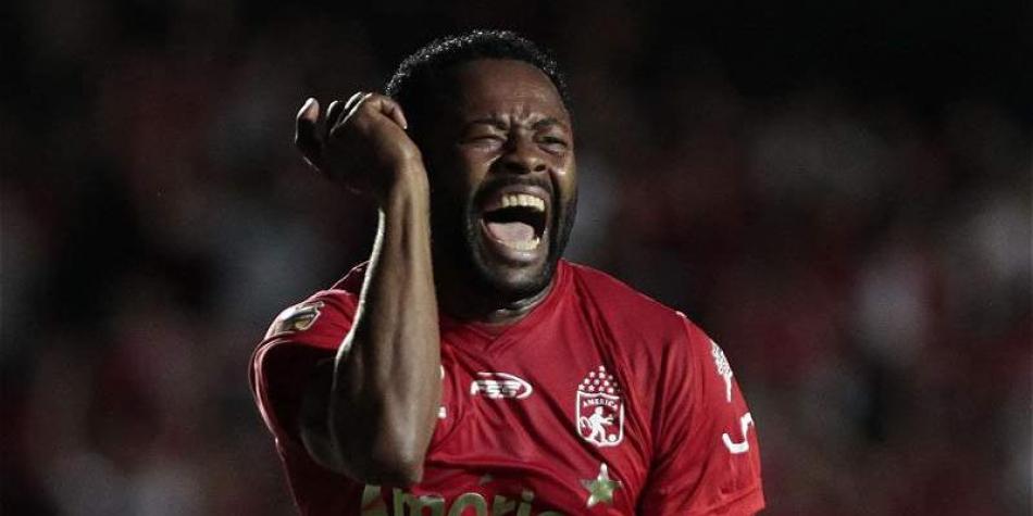 Jairo 'Tigre' Castillo est&aacute; envuelto en un nuevo esc&aacute;ndalo. Esta vez, el exjugador de Am&eacute;rica habr&iacute;a golpeado a la modelo Adriana Paredes en Cali. El exdelantero tambi&eacute;n ha protagonizado accidentes de tr&aacute;nsito.