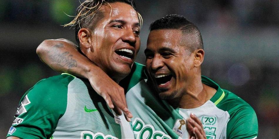 Dayro Moreno (izq.) junto a Macnelly Torres.