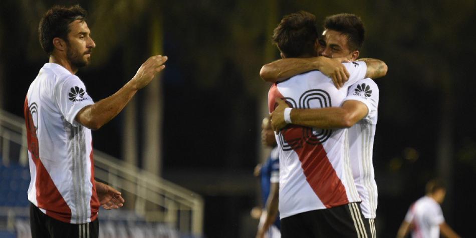 Celebración tras gol de Lucas Pratto.