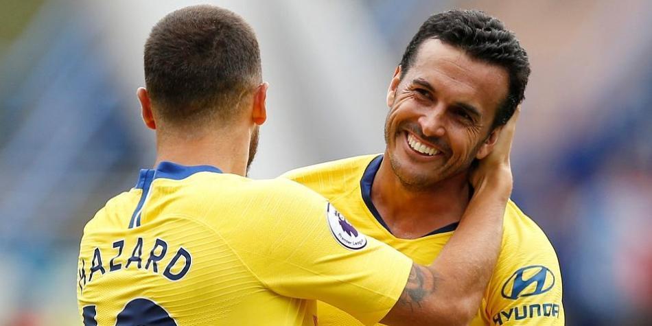 Eden Hazard y Pedro celebrando un gol