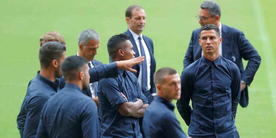 Juventus en reconocimiento de campo en Mestalla.