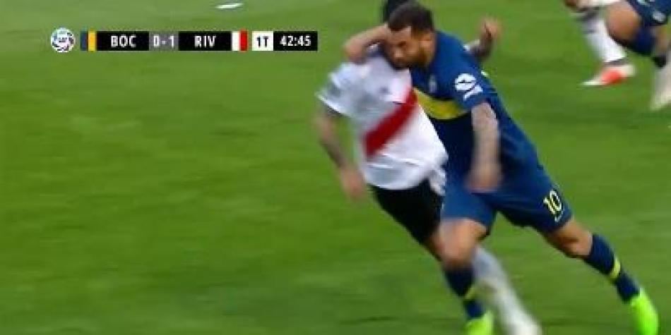 Edwin Cardona codazo