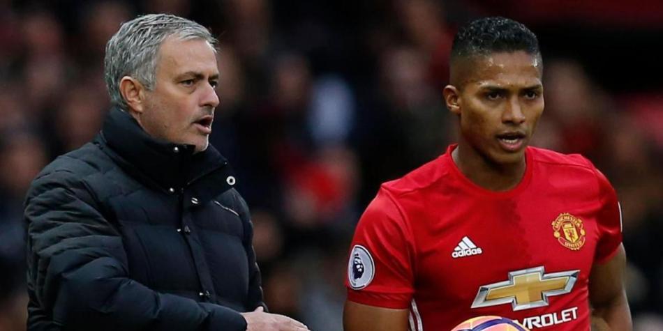 Antonio Valencia y José Mourinho