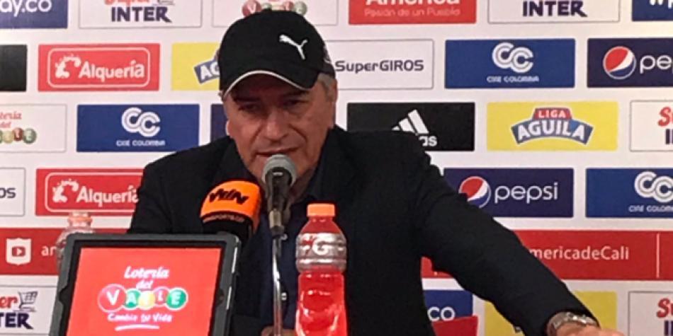 Octavio Zambrano en conferencia de prensa.