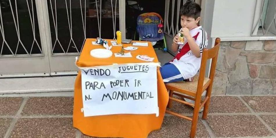 Niño hincha de River
