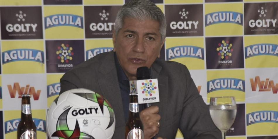 Octavio Zambrano en conferencia de prensa.