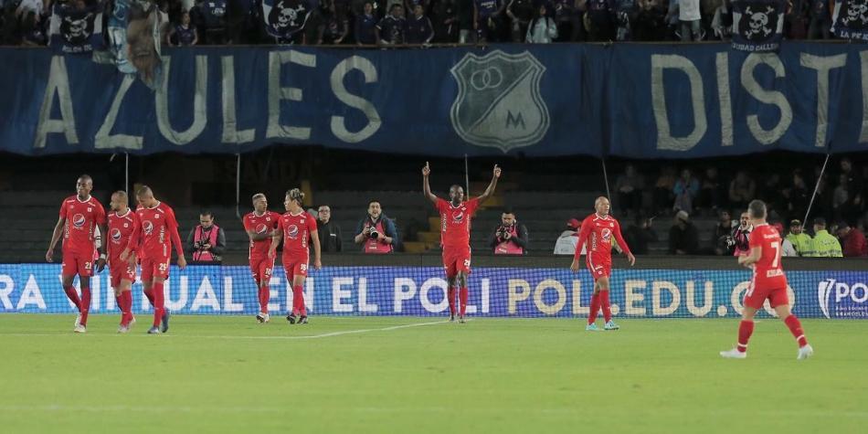 América
