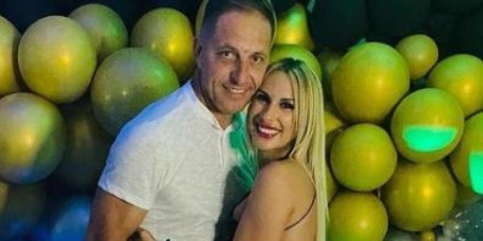 Néstor Pitana y su esposa