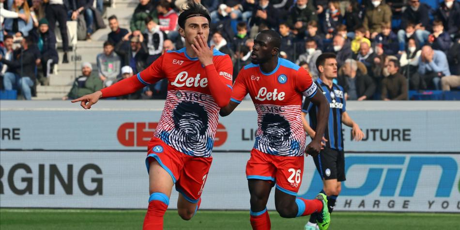 Eljif Elmas y Kalidou Koulibaly