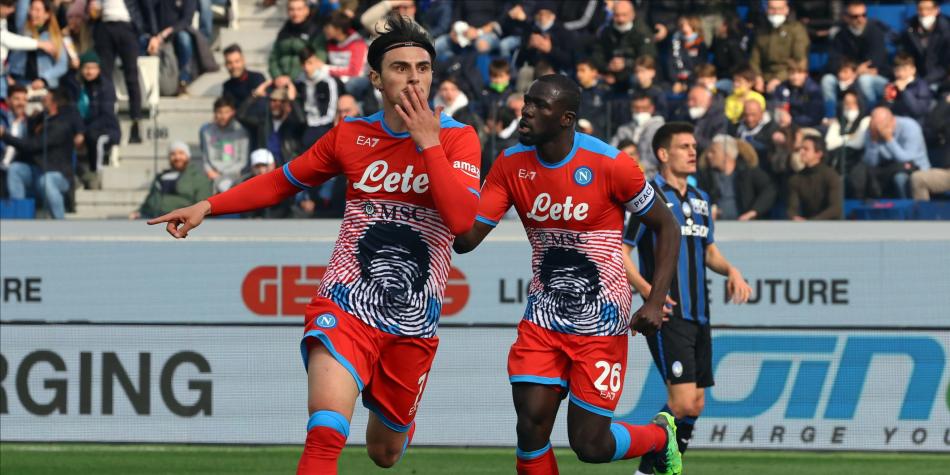 Eljif Elmas y Kalidou Koulibaly