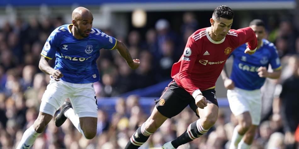 Fabian Delph y Cristiano Ronaldo