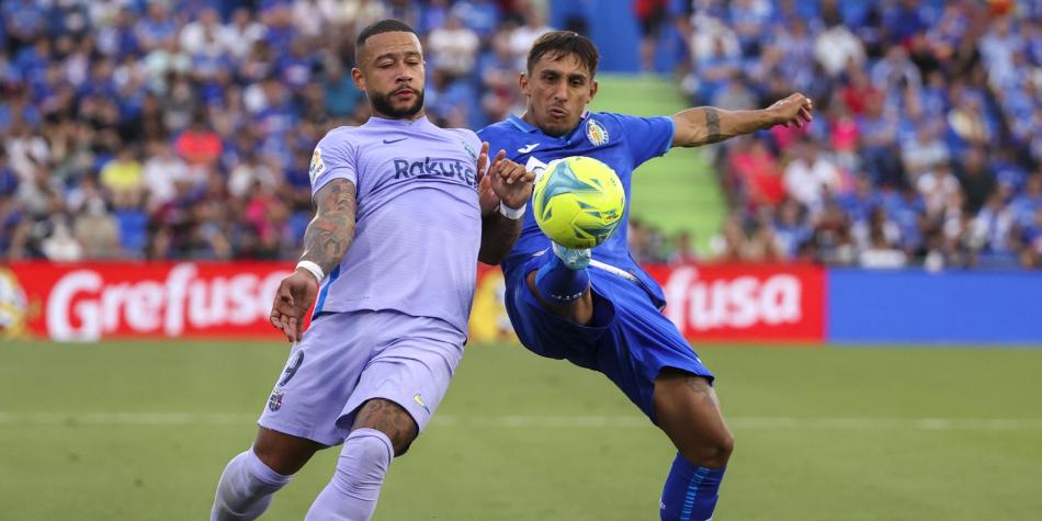 Memphis Depay y Damián Suárez