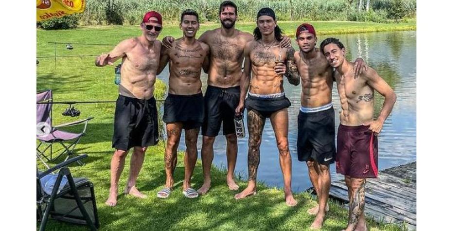 Luis Díaz y sus compañeros en Liverpool