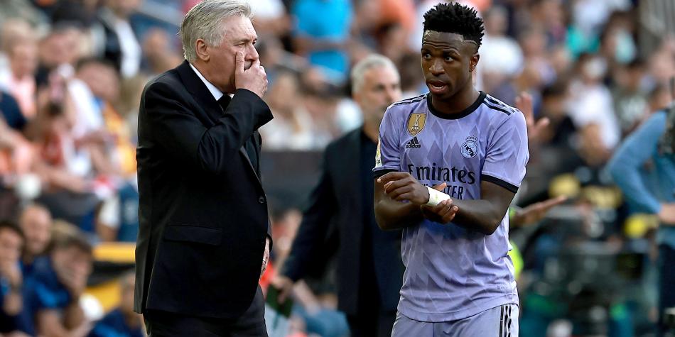 Carlo Ancelotti y Vinicius
