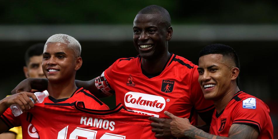 Adrián Ramos llegó a su gol 100