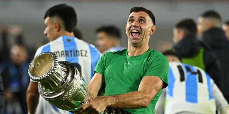 Dibu Martínez