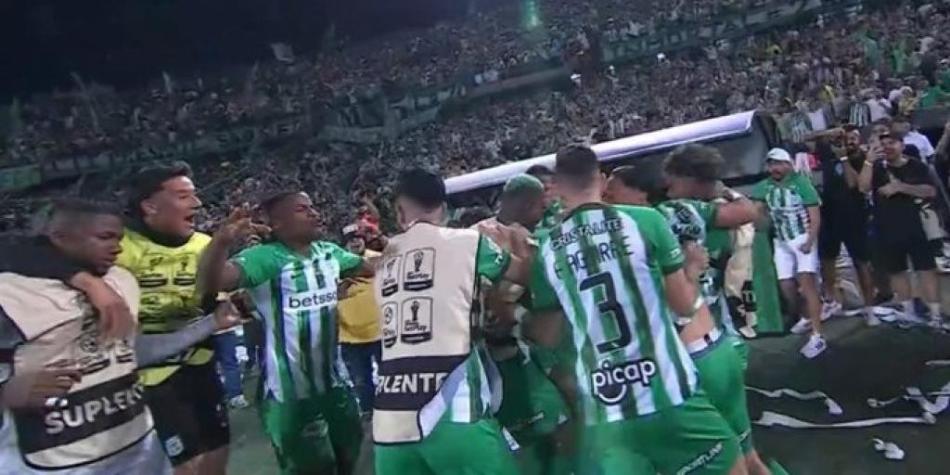 Atlético Nacional celebra gol en final contra Tolima