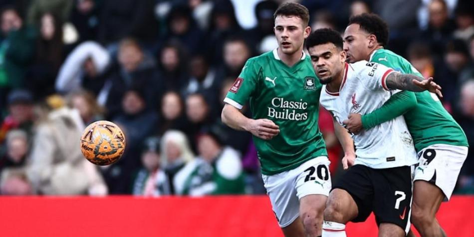 Díaz en Plymouth vs Liverpool