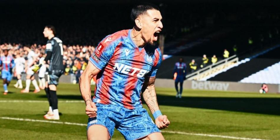 Daniel Muñoz en Crystal Palace vs Millwall
