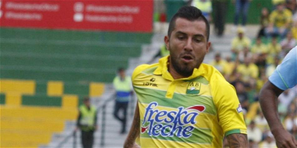 El equipo local buscó constantemente el arco de su rival.