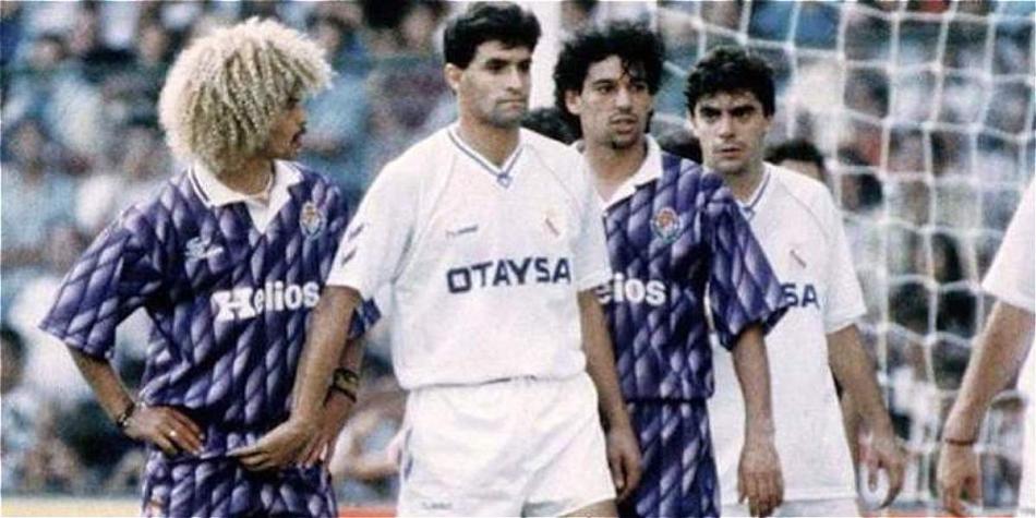 Aunque fue un escándalo hace 26 años, la curiosa escena en una cancha de fútbol hoy sirve para entender un caso de la salud masculina.