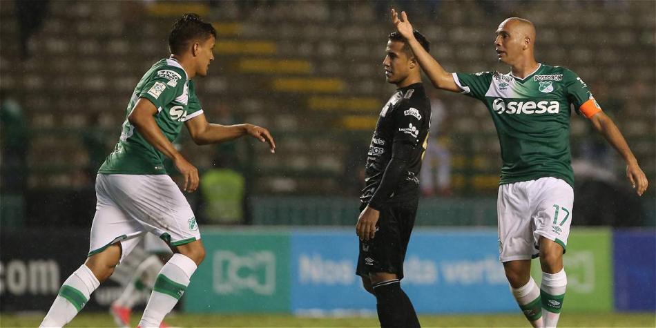 Acción en la que Máyer Candelo celebra el único gol del Cali contra Once Caldas.