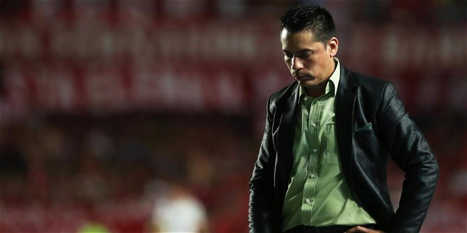 El DT Cárdenas es cuestionado por los malos resultados de su equipo.