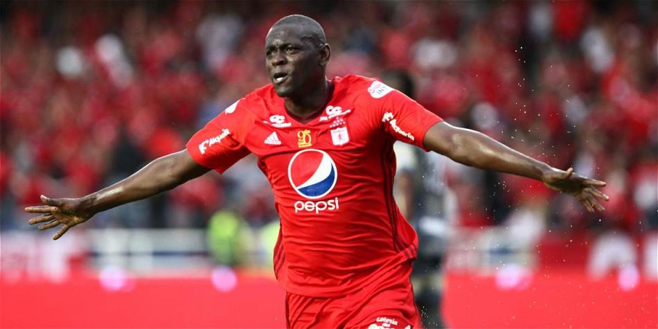 Martínez Borja se retiró del encuentro por un golpe en el segundo tiempo.