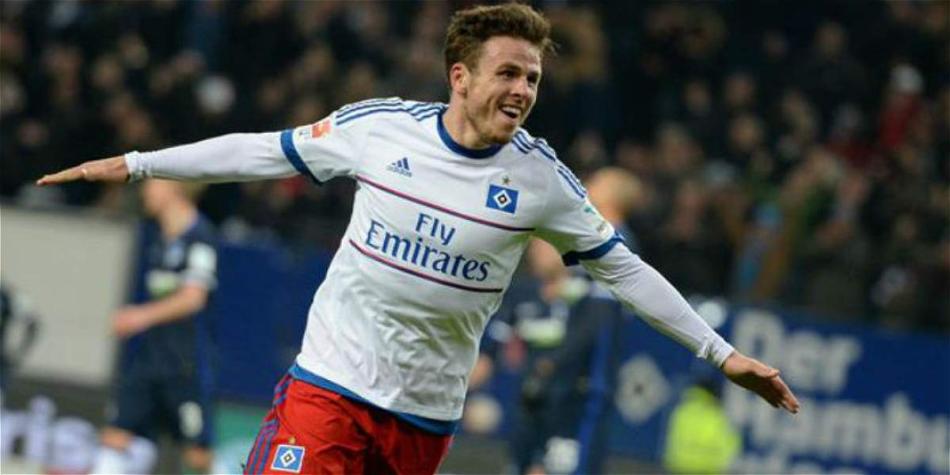 Nicolai Müller, jugador del Hamburgo sufrió una grave lesión tras un festejo de gol.