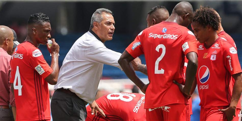 Hernán Torres seguirá como entrenador del América.