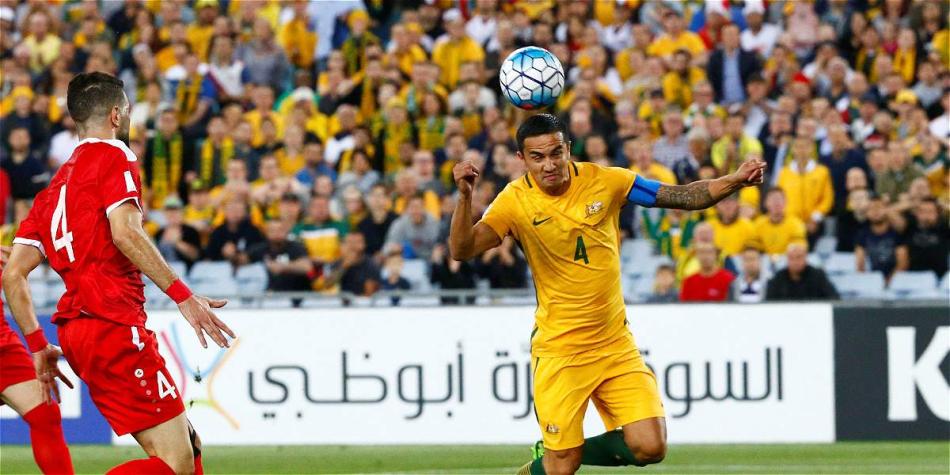 Tim Cahill (4), el autor de los goles de Australia frente a Siria.