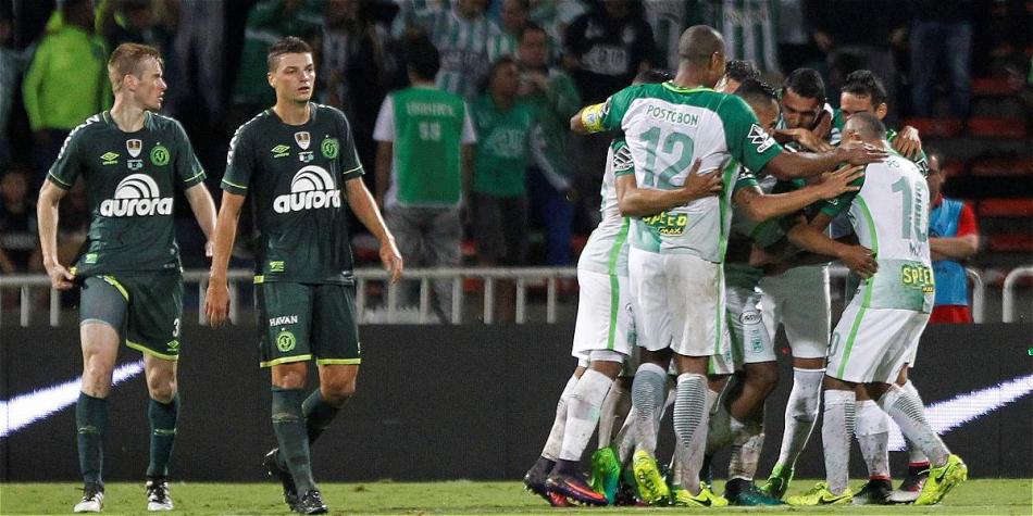 Nacional y Chapecoense protagonizaron un vibrante partido por la final de la Recopa Suramericana.