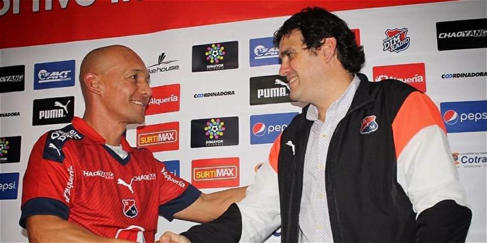 Fabio Martínez junto al presidente del club.