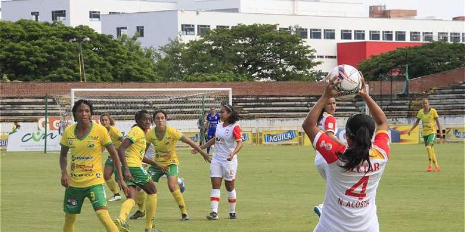 Santa Fe fue efectivo contra Huila y se quedó con la final de ida. Foto: Foto: Atlético Huila Femenino.
