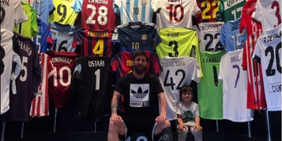 El crack argentino también cambia muchas camisetas y las cuida.