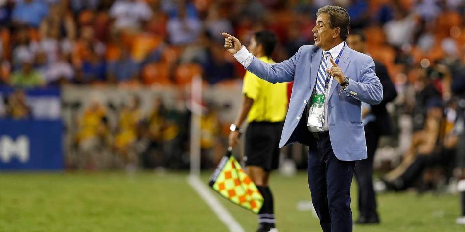 Jorge Luis Pinto, DT de Honduras.