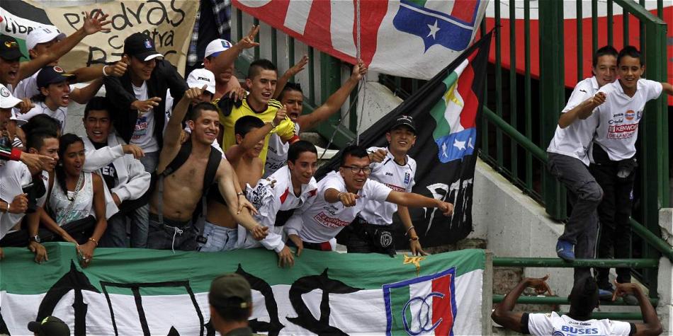 Los hinchas del Once Caldas exigen mejores resultados a los jugadores.