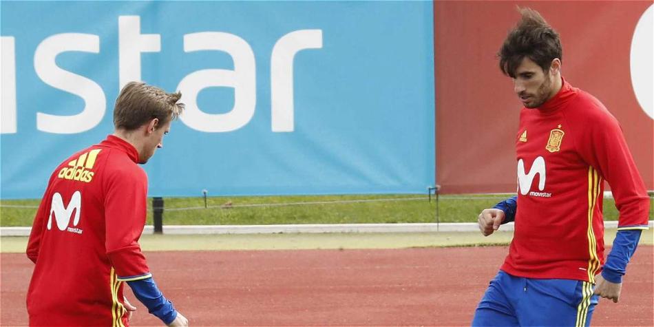 Javier Martínez (der.) vuelve a vivir una nueva experiencia con España.