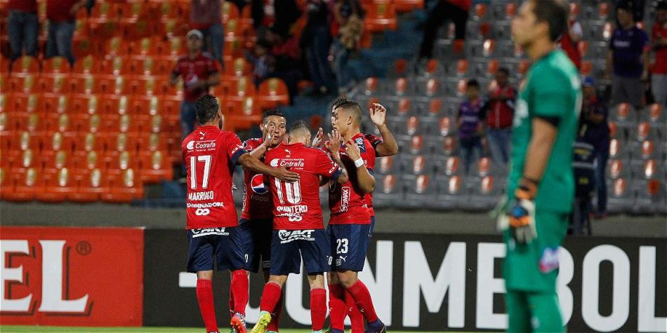 Medellín festeja uno de los goles que le marcó a Melgar en el Atanasio.
