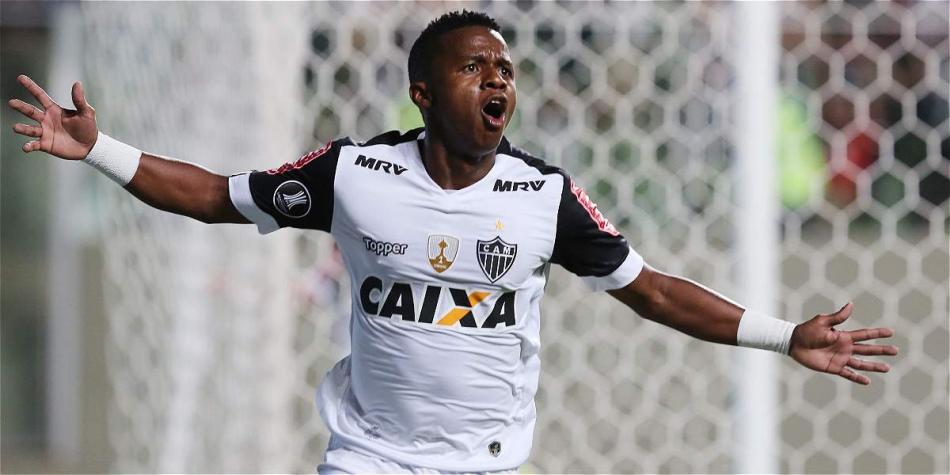 Juan Cazares celebra uno de los goles de Mineiro.