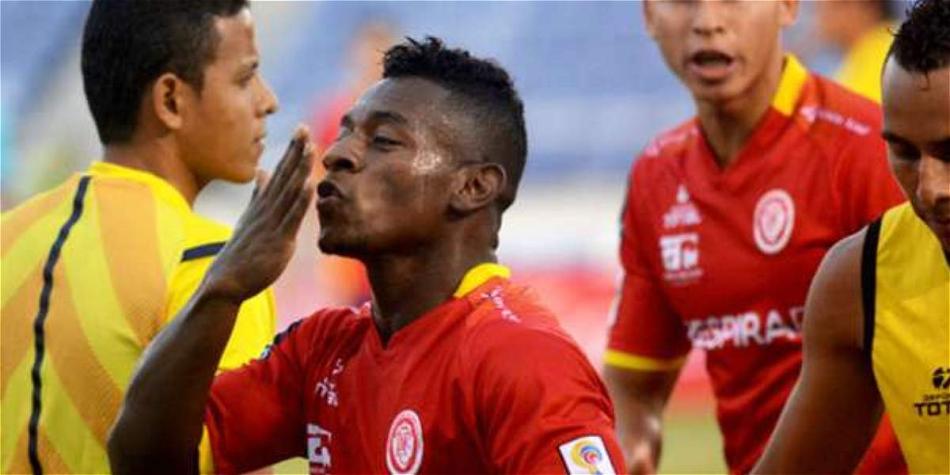 Antes de jugar para Uniautónoma, Rojas defendió la camiseta de Atlético Bucaramanga.
